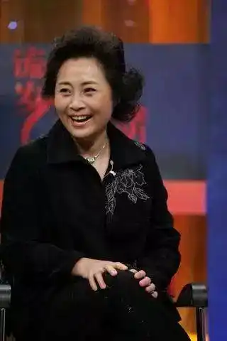 61岁庞敏近照35岁一戏成名当红时转型嫁军人恩爱多年无绯闻