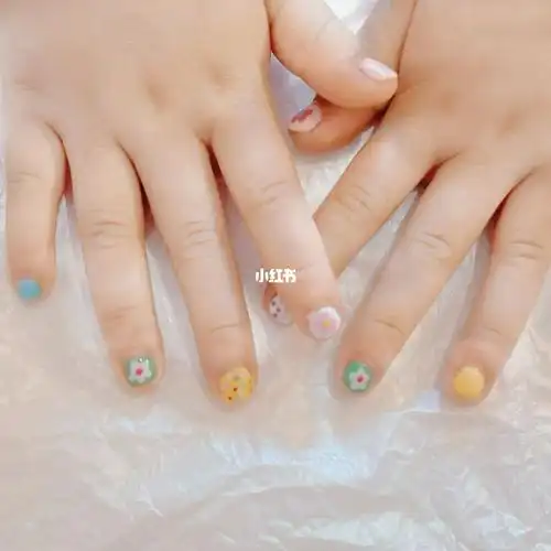 儿童可爱风小花花美甲97