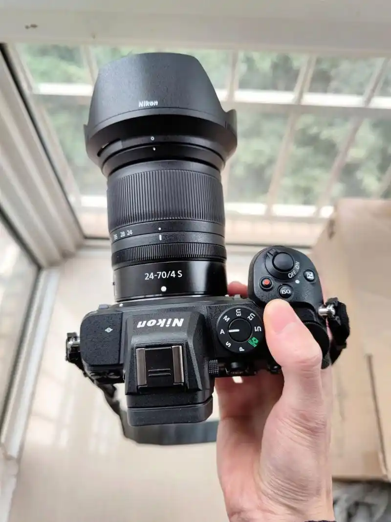 尼康z24-200和z24-70 f4选哪个?