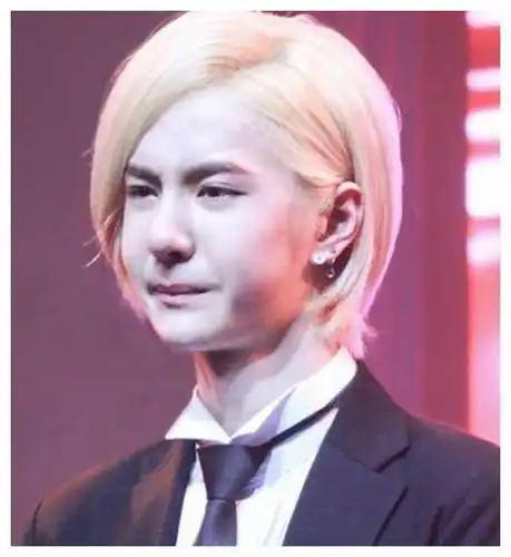 成名前的演员有多心酸?王一博3年没通告,而他出道22年才红