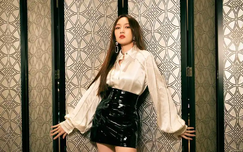 孟佳性感甜酷写真桌面壁纸