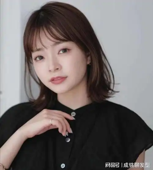 发型不对颜值报废试试这几款很火的中长发知性温柔又大气