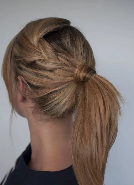 虽然小编只是列了几款比较简单的发型,但是喜欢编发的mm们可以加小编