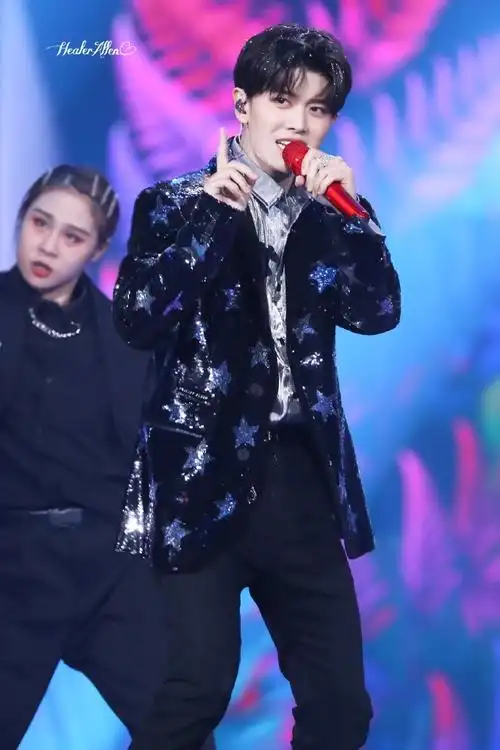 任嘉伦超话94#任嘉伦2021嘉速前进#20201231 跨年舞台 补档重温一下