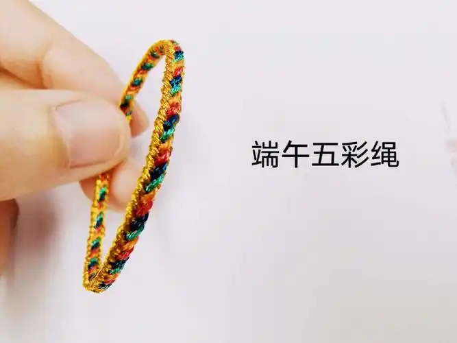 灯光照过来亮晶晶的,很好看第一次尝试这种八股编法,好适合彩圈99