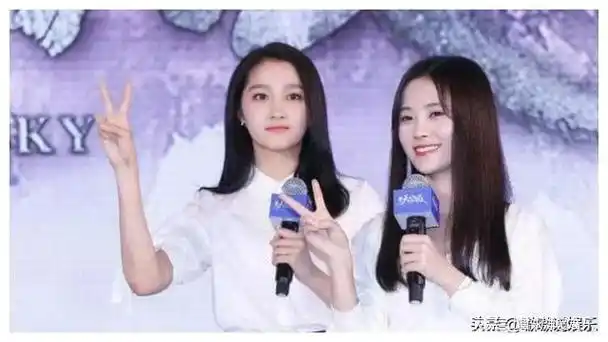 关晓彤鞠婧祎青涩时光:合照中的青春印记与真挚友谊!