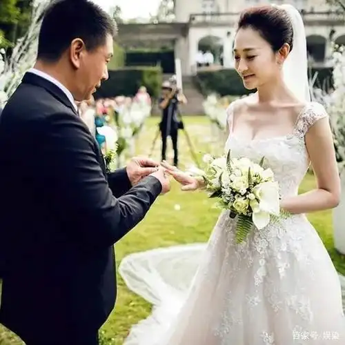 徐佳宁戎马半生娶到的漂亮妻子余生不会让李小冉再流泪