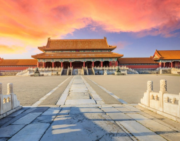 留下了大规模的珍贵建筑和无数文物,也成为今天游玩故宫的主要看点