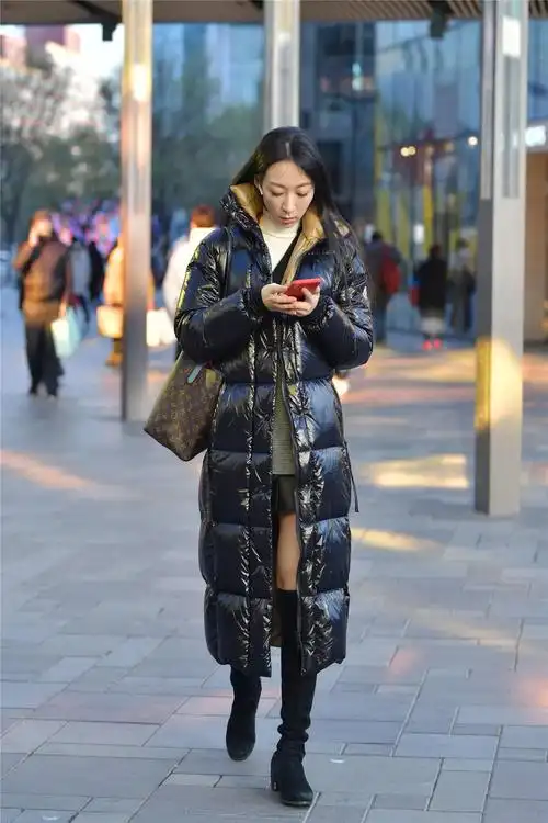 冬季最简单的搭配,长款羽绒服,简约还很时尚