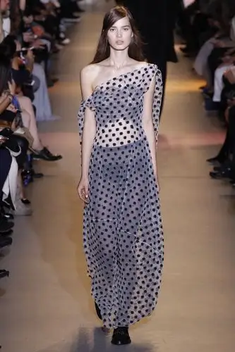 john galliano 2016春夏巴黎时装周-流行趋势发布区 - 穿针引线服装