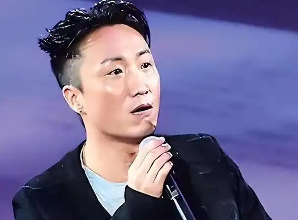 郑中基香港演唱会与13岁女儿合唱网友:原来与阿sa离婚这么久了