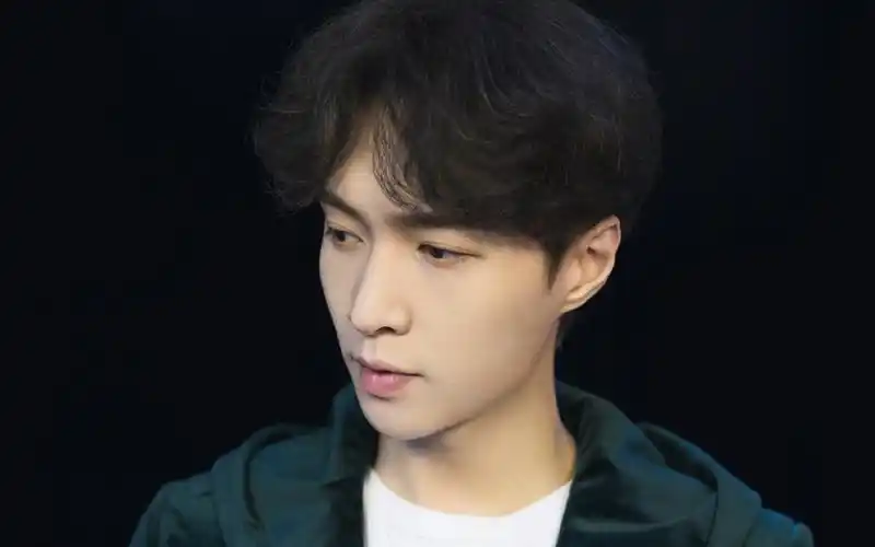 张艺兴帅气写真桌面壁纸