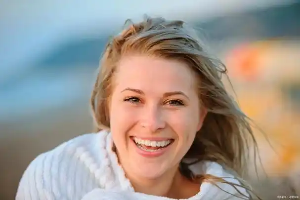 微笑,这无疑是世界上最美的语言,无需任何词汇,就能让心灵彼此沟通.