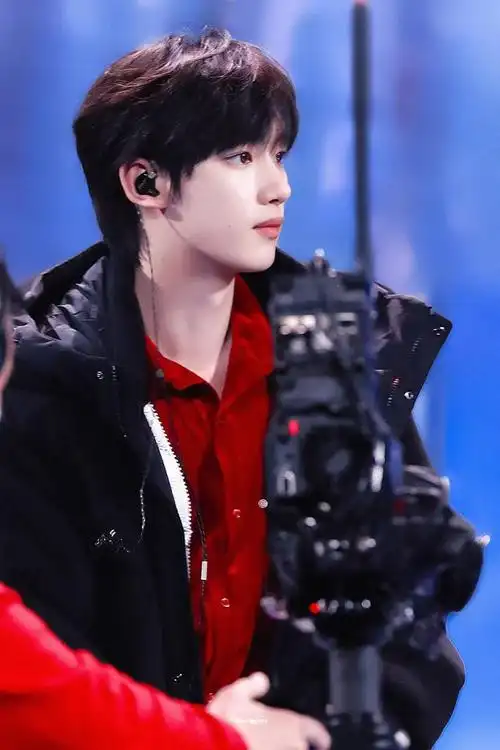 丁程鑫图片帅哥氛围感