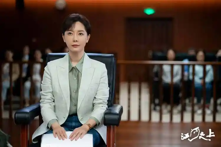 陈数江河之上饰大学教授专业气场获观众赞叹