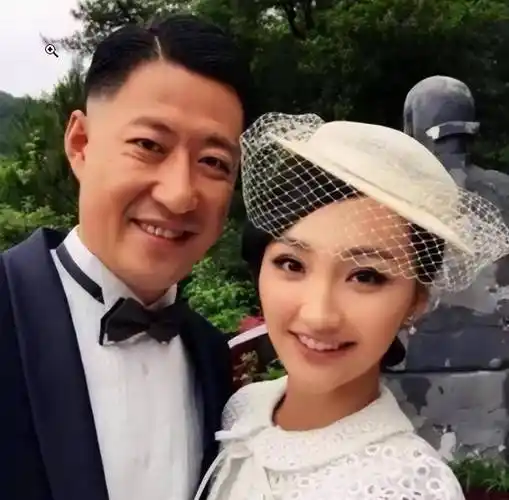 10对低调的明星夫妻,看似平平淡淡,实际恩爱有加,让人羡慕_郑恺