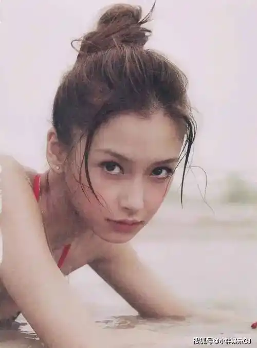 baby穿泳衣照大秀身材,肤白貌美凹凸有致,梦回嫩模时期_杨颖_画面_带