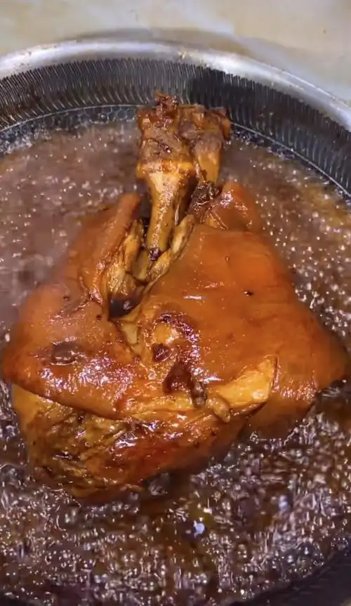 红烧肘子家常做法(红烧肘子)