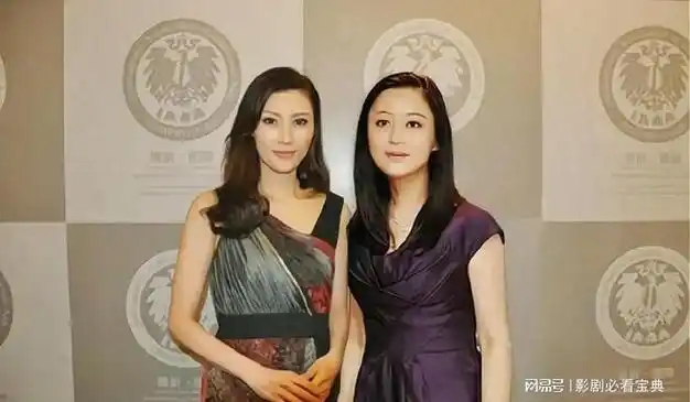 当68年的陈红和70年的李嘉欣同框合影时谁更胜一筹一目了然了