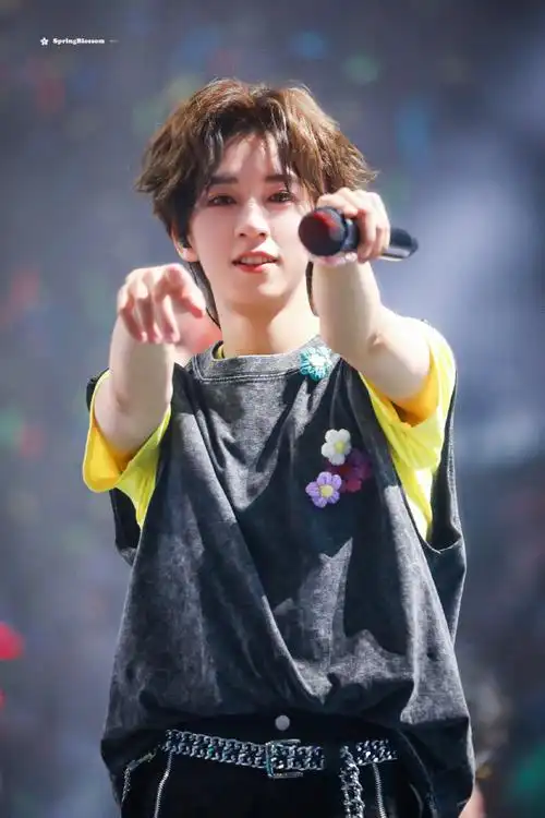 贺峻霖 梦蝶破笼##贺峻霖看到娶我灯牌的反应##时代少年团叁重楼暨