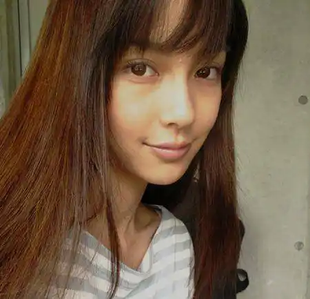 baby杨颖脸上现整容后遗症?baby真的整容过吗?