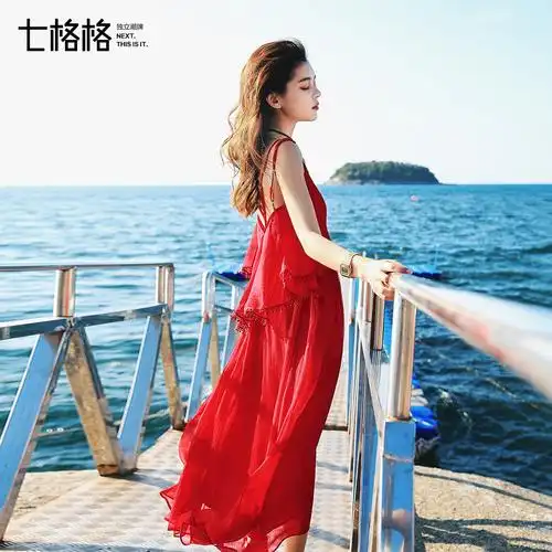 红色露肩雪纺吊带连衣裙夏装2020新款女夏季显瘦收腰沙滩中长裙子