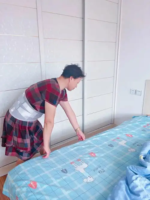 老了才会但生了孩子后,没日没夜的抱着才体会到腰酸累的感觉更何况我