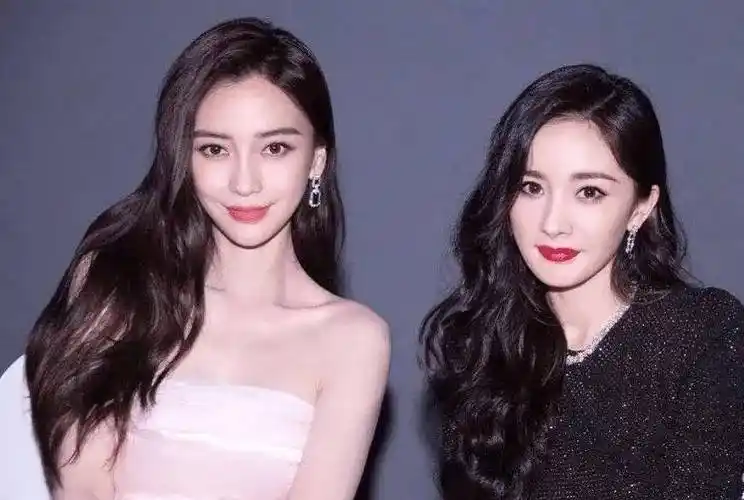 杨幂暖心为杨颖庆生,并晒出两人的合照,但肤色对比差很明显_照片_时候