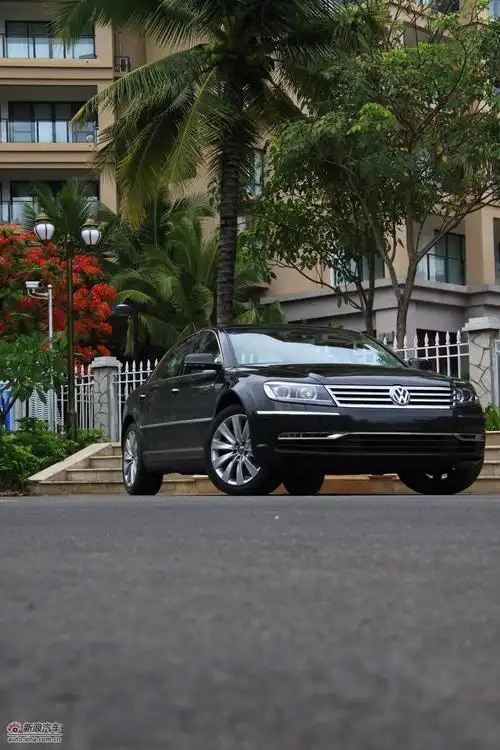 大众新辉腾外观实拍图