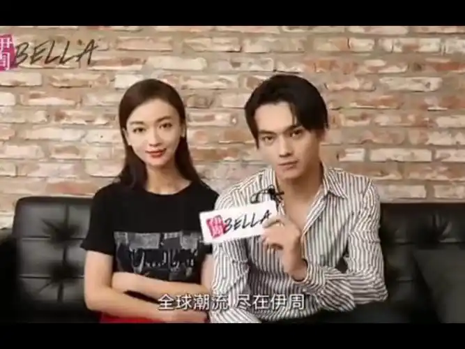 许凯后台帮吴谨言整理衣服 - 抖音