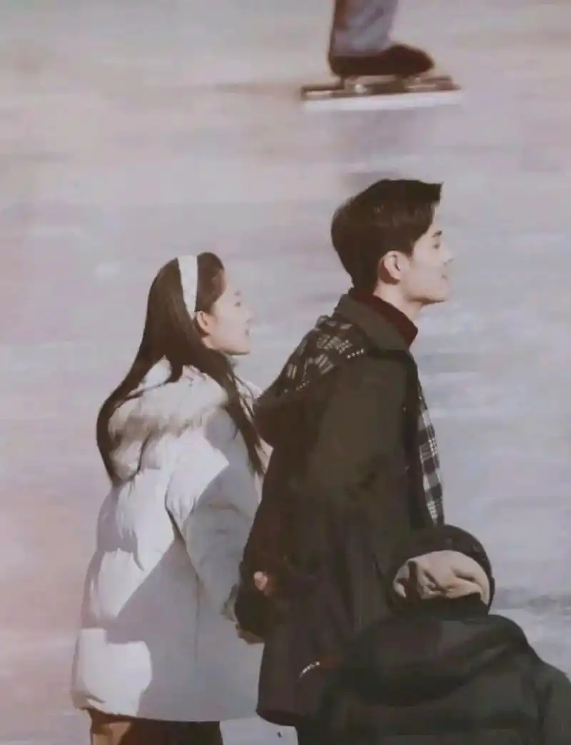 肖战和李沁这两个人身高差真的是好评. 帅哥美女的组合真的是养眼.