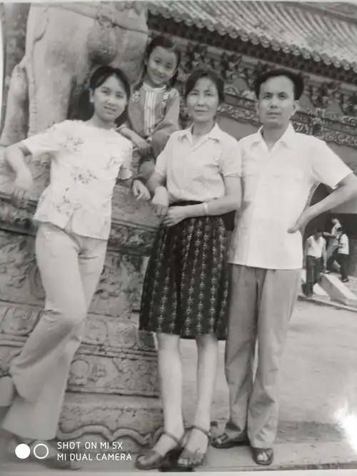 怀旧,感恩,思念,也是一种幸福,看看老照片,也是美好的回忆.