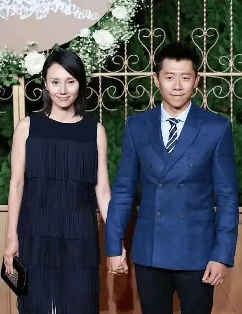 回顾夏雨:与离异父母有隔阂,与高圆圆传绯闻,娶到袁泉三生有幸