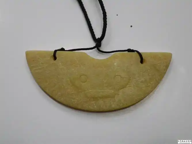 良渚神兽纹黄玉璜