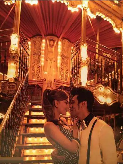 周杰伦日本度蜜月 娇妻昆凌小腹隆起孕味足