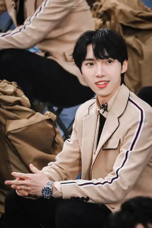 赵磊别回头就向前奔