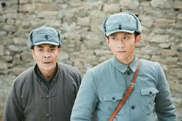 张一山主演的抗战剧正热播这波迈向成熟的90后男演员