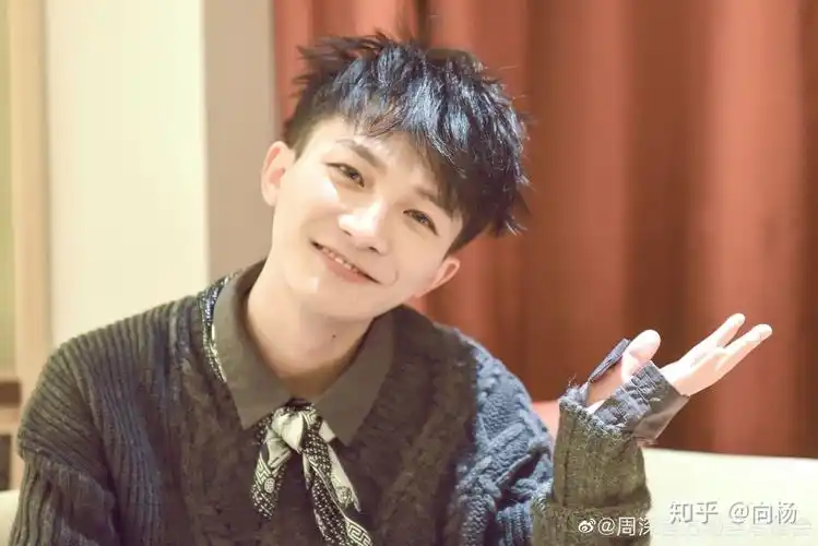 有没有周深超级可爱的照片呀~?