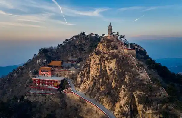 盘山位于天津市蓟县官庄镇莲花岭村,是国家aaaaa级旅游景区,是国家