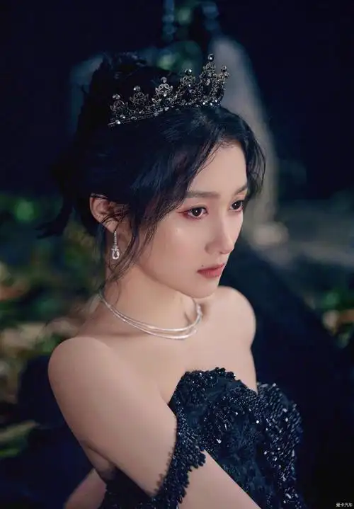 关晓彤罕秀酥胸香肩美背性感撩人