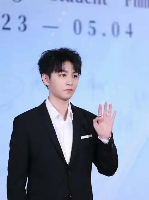 王俊凯素颜彩排