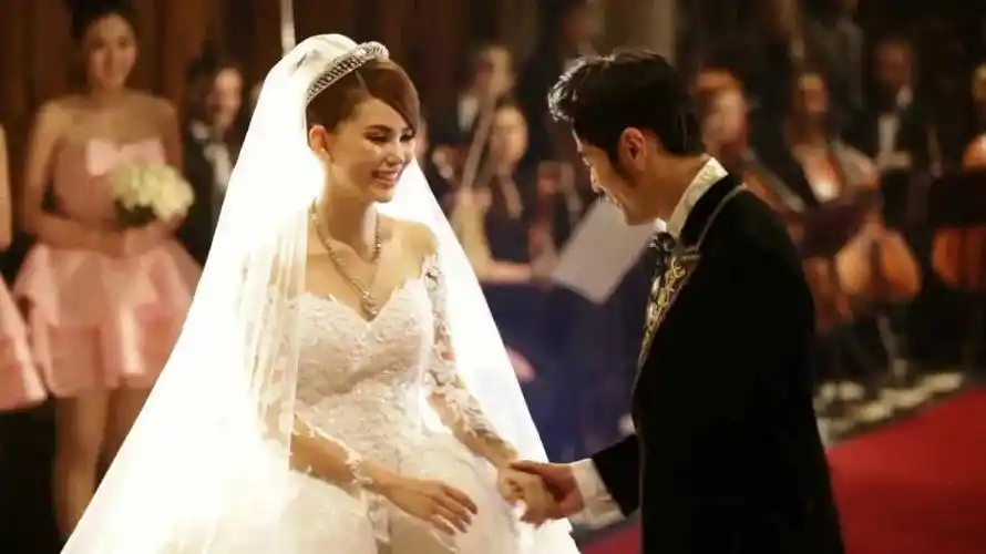 44岁周杰伦情人节晒与29岁昆凌合照,老夫少妻的幸福秘诀有3点_周天王