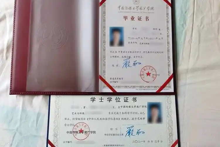 两个大学生因找不到工作,怒撕毕业证,看着让人心痛_毕业生_生活_什么