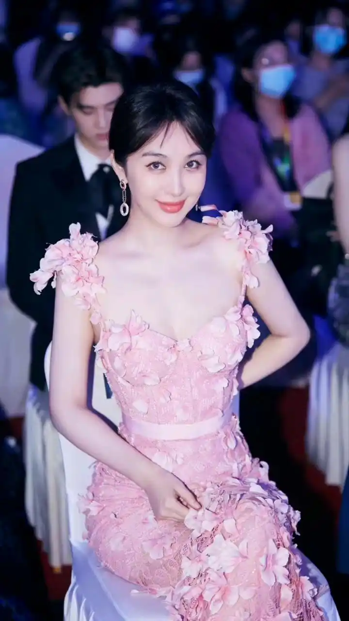 李菲儿粉色长裙礼服