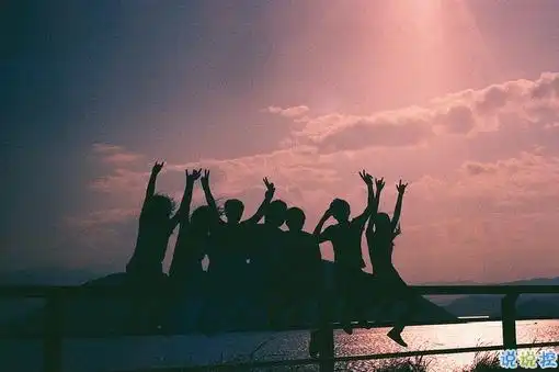 一身烟火气半颗出尘心