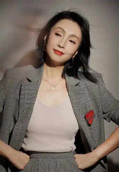 五十岁的小陶虹,凭什么如此温柔优雅皮肤宛如少女!