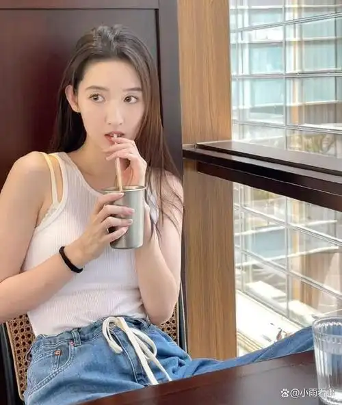 王玉雯最新营业照,身材真的很好!性感饱满美得令人陶醉!