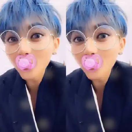 没想到下班还有这种福利,黄子韬这个蓝发造型真的梦回19年