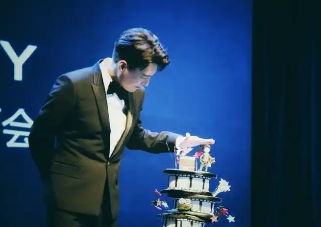 靳东1222生日快乐##靳东的黑白纪遇