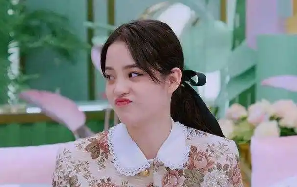 有种友谊叫欧阳娜娜和关晓彤,镜头前有说有笑,镜头后面无表情_塑料